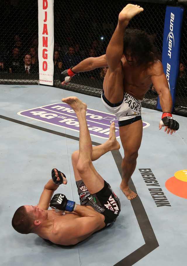 100gohan1's tweet photo. @MMA__TIME Il a produit la meilleure scène de l'histoire du MMA https://t.co/xCiaxC5lh9