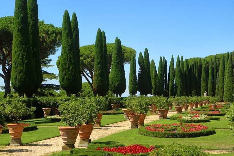 HispaniaVerde's tweet photo. Fin de semana

Hoy viajamos a Italia para visitar los jardines de Gandolfo, de los más bellos del país, que forman parte de las Villas Pontificias, la zona extraterritorial de la Ciudad del Vaticano.

#italia #jardinesitalianos #findesemana #jardinesporelmundo https://t.co/V6aCs1d6s0