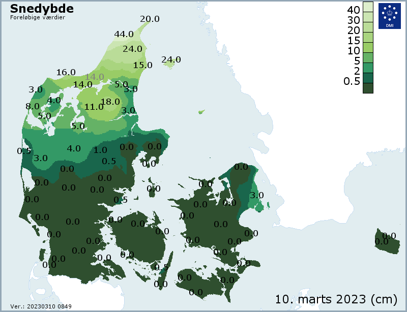 Største snedybde i mere end et årti, og vi skal 13 år tilbage til for at finde en større snedybde så sent på året.
11. marts 2010 målte vores snemålerkorps 47 cm sne - også i Nordjylland ❄️📏
