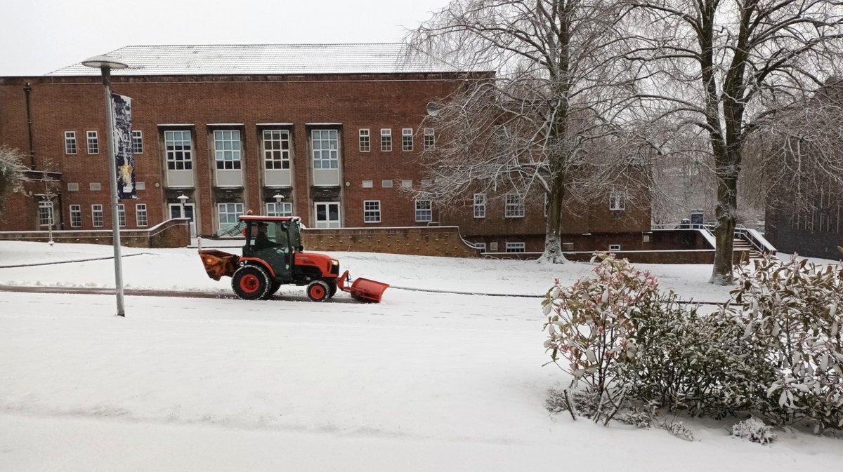 KeeleUniversity's tweet photo. Thank you to @KeeleEstates for keeping our footpaths and roads clear this morning 🙌

Take care if you are travelling to campus today ❄️ #KeeleSnow

📷 @hanreidy27 https://t.co/fKJUFHKb0O