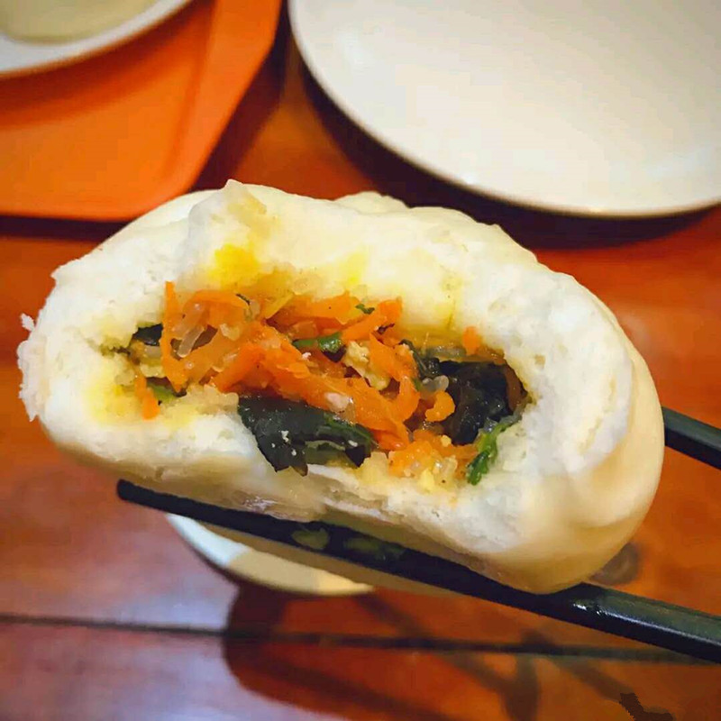 HuntingFood1's tweet photo. 【石頭門檻素包 Shitoumenkan Steamed Buns】
The stuffings contain diverse types of formulas, totally 19 kinds, such as agaric, bean sprouts, bean curd, mushroom, cauliflower, gluten, yuba, sesame paste and sesame oil, etc. https://t.co/SoYROAAcka