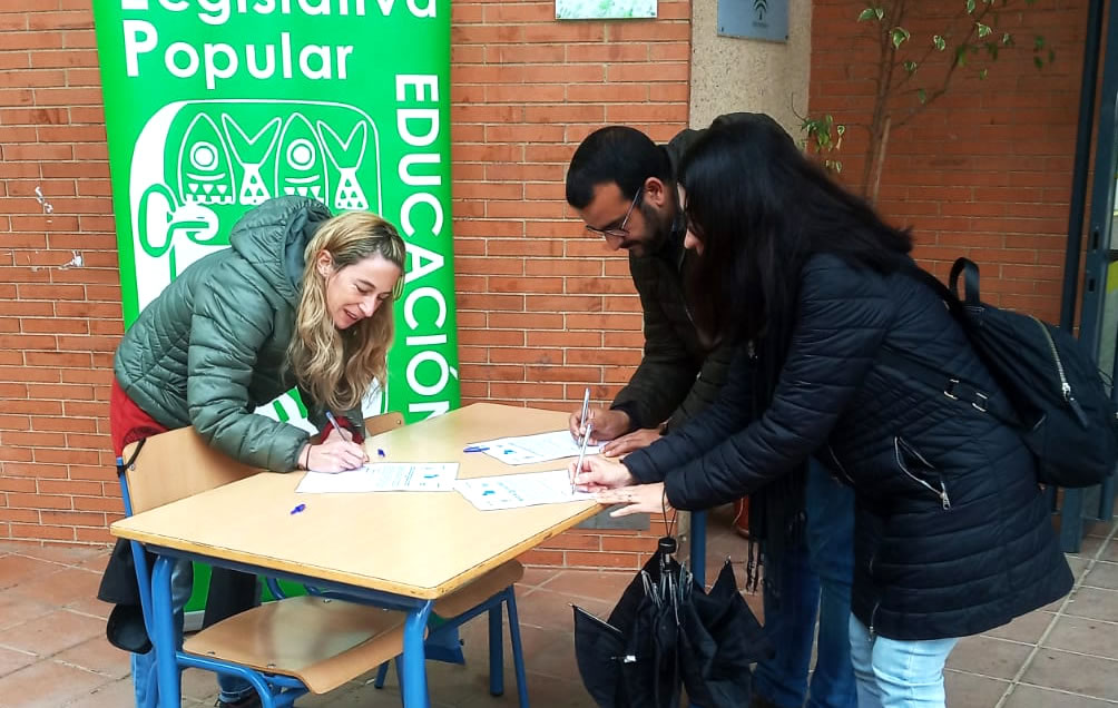💚Recogida de firmas en #Sevilla contra el recorte de aulas de la #EducaciónPública
CEIP Al-Andalus de San Pablo-Santa Justa
CEIP CEIP Juan Sebastián Elcano de Bellavista

⚠️Escribe: IBRA@bajadaderatioya.org

#BajadaDeRatioYa
#NiUnAulaMenosEnLaPública