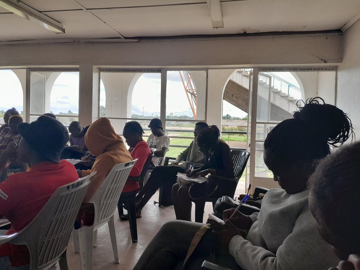 mbilez24zw's tweet photo. Today, we are joined by @saywhat, youths, parents, community, religious, and cultural leaders, in an intergenerational dialogue on societal and cultural norms and the impact they have on the youths, esp the girl child. 
The issue in discussion now is the use of contraceptives. https://t.co/sCkhVgm4J1