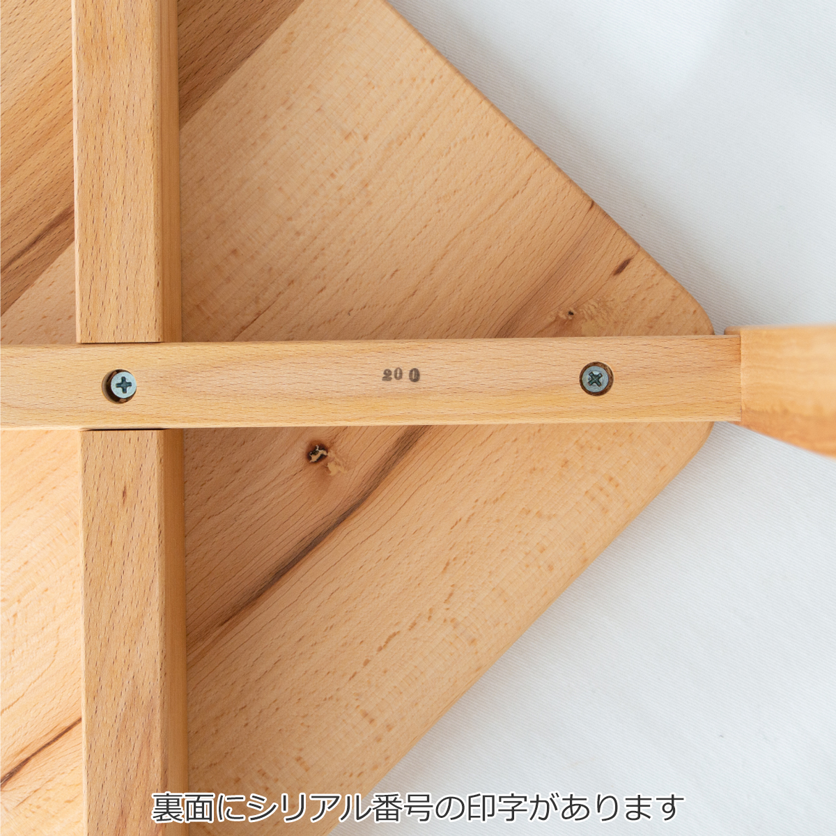 FavoriteStyleJP's tweet photo. 大型家具を製造する上でどうしても出てしまう
半端な長さの木材。
節や割れ、変色や虫食いなど、
天然素材ならではの豊かすぎる表情の木材。
それらをできる限り廃棄せず、
職人さんが『まかない料理』のような感覚で
丁寧に製作した「まかないスツール」が登場しました。
#favoritestyle
#スツール https://t.co/SIV4raSoSj