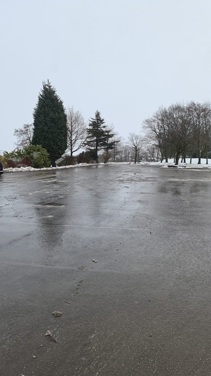 StamfordGolf's tweet photo. The guys have done an awesome job on getting the club car park open, the clubhouse is open for business as usual @StamfordGC well done team👍 https://t.co/kD7M44S0qr