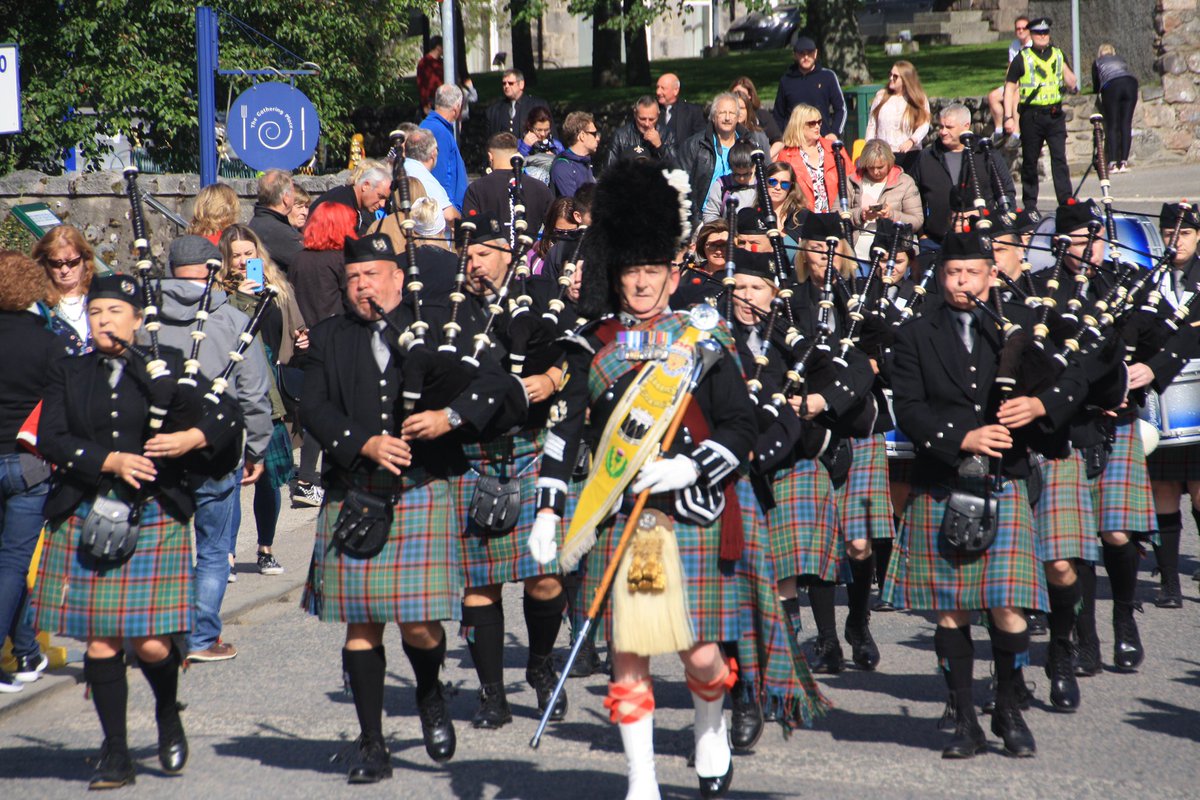 Friday 10ths March is World Bagpipe Day ……Let’s Celebrate ! #qualifiedtouristguides #bagpipes #pipers #scotland