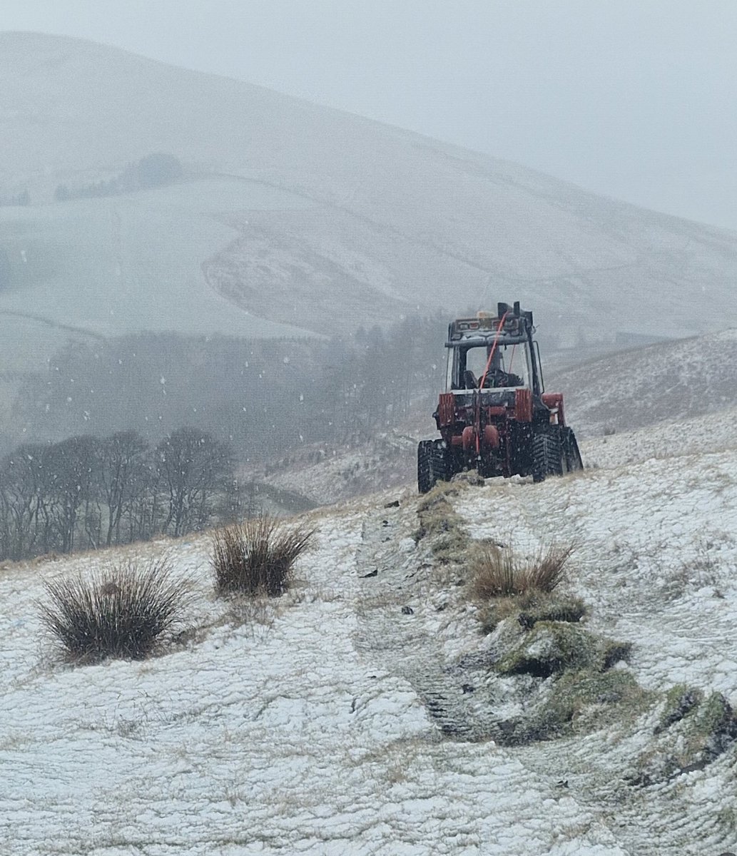 Snowy snaps from #Ravenstonedale this morning - #teamB4RN ploughing on whatever the weather ☃️ ❄️ 🥶
