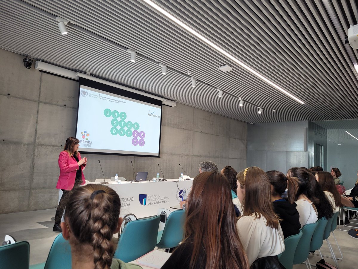 umadivulga's tweet photo. Dan la bienvenida Maribel Hombrados, decana de @Psicologia_UMA; Rosario Moreno-Torres, jefa de Servicio de Publicaciones y Divugación; y Leonor Santos-Ruiz, coordinadora del acto (Dpto. de Biología Celular, Genética y Fisiología) @UMACiencias @Unistem2023 #UnistemDay2023 https://t.co/CXyISI3z9Y
