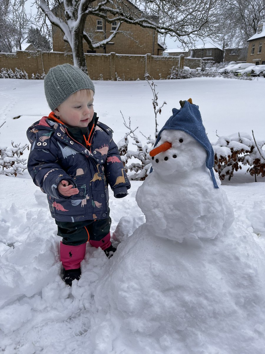 KateRobson6's tweet photo. Our effort at making Olaf #snowman https://t.co/kVYnr0h4Qs