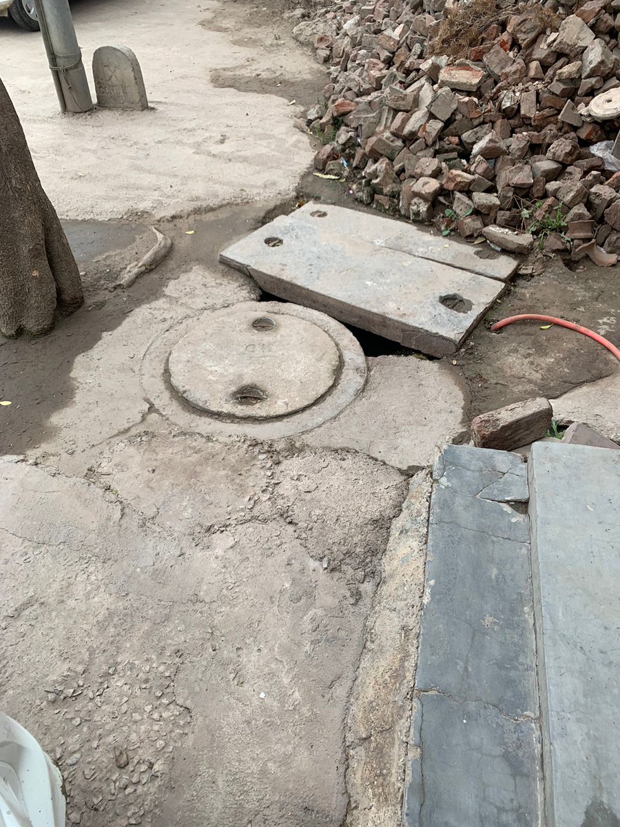 jaiprakash6850's tweet photo. No action has been taken on this complaint no  PWD/2023/03/344747. we have also filed RTI,whose registration no is PWDEC/R/2023/80134 On 4 march 2023. Drain work has been more than 2 years since it was left incomplete @DelhiPwd @CPCB_OFFICIAL @CMODelhi https://t.co/kVgClep2fJ