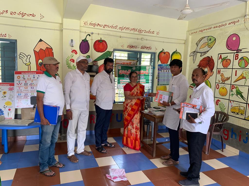 BjpKakinada's tweet photo. _మధురవాడ మార్చ్ 10_,

 ఉత్తరాంధ్ర పట్టబద్దుల ఎమ్మెల్సీ ఎన్నికలు క్యాంపెనిం గ్ విశాఖపట్నం మధురవాడ లో కాకినాడ జిల్లా భారతీయ జనతా పార్టీ చిలుకూరు రామకుమార్ ఎన్నికల ప్రచారంలో పాల్గొన్నారు. https://t.co/1ZlwfKnO2p