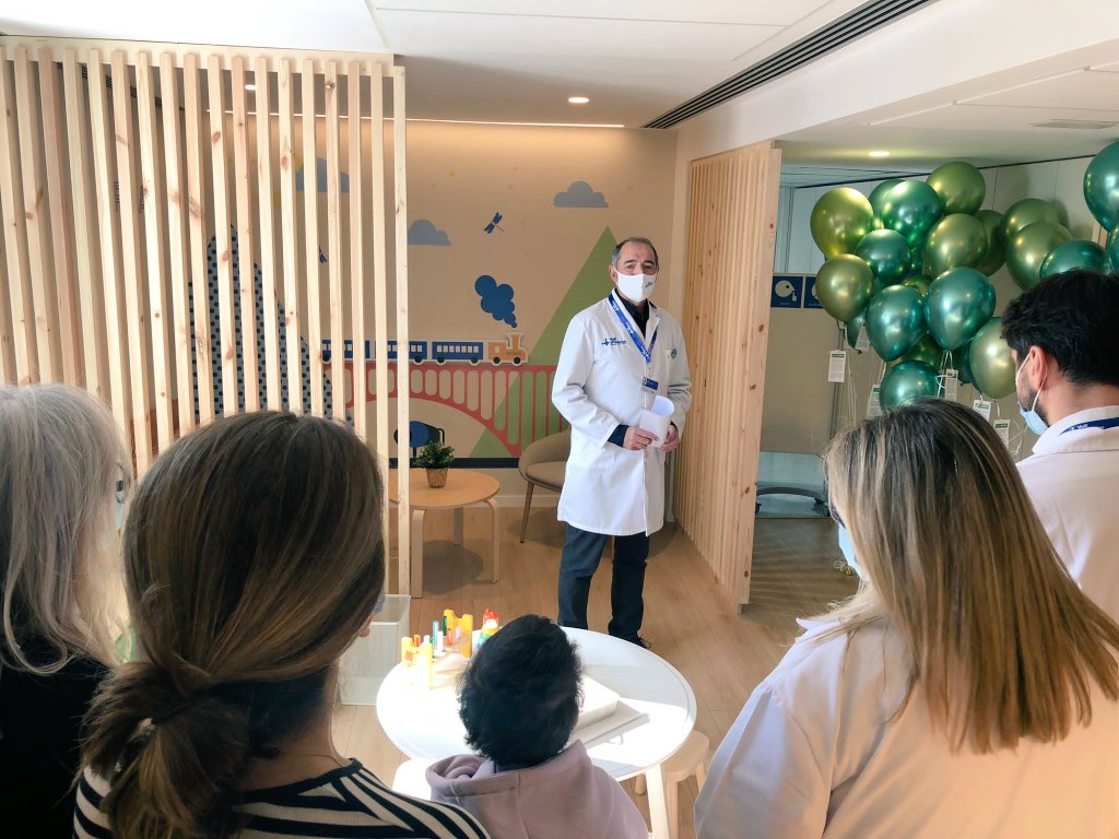 Presentem el nou Espai Famílies a la segona planta de l'Hospital Infantil, que hem habilitat amb el suport d'<a href="/_ANiNATH/">ANiNATH</a> per millorar la qualitat de vida dels infants i adolescents hospitalitzats i les seves famílies: combina una zona d'oci amb serveis com dutxa o neveres.
