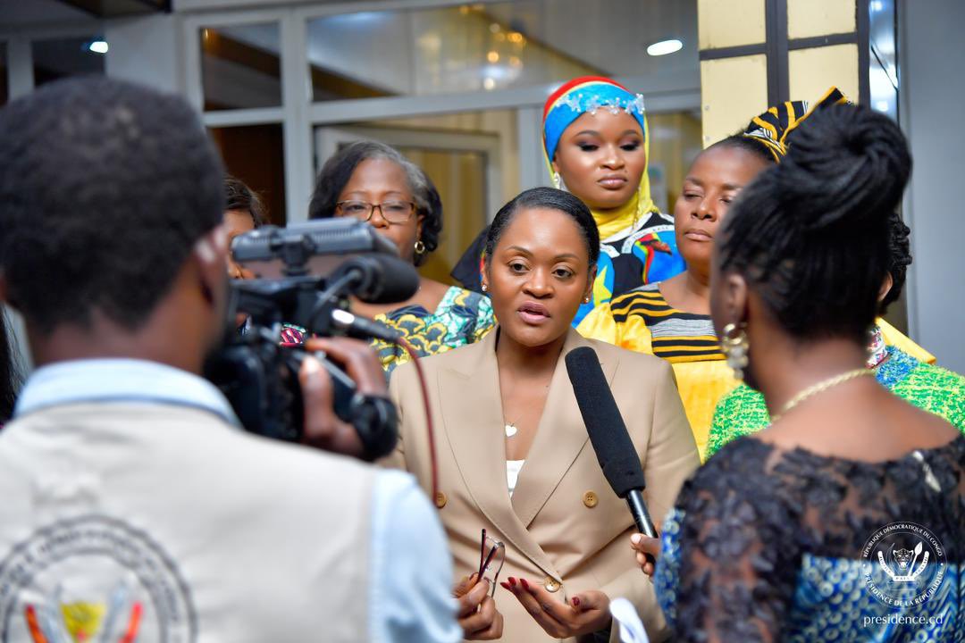 belilunt's tweet image. JIF 2023-8 mars: Conduites par la Présence.@LydieOmanga , Femmes d’Exception -@FDEC_243 ASBL,reçues par le Chef de l’Etat,S.E.@Fatshi 13 sur des thèmes variés: agrobusiness et croissance agricole,paix et sécurité,emploi des jeunes,…1 honneur d’y avoir participé et contribué.