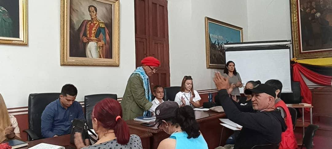 ClapAndino's tweet photo. #Táchira desarrolló el congreso de la "Nueva Época" capítulo #CLAP

Nuestro pueblo debatió en mesas de trabajo propuestas que permiten fortalecer la estructura de protección alimentaria, en el marco del 🎉 7mo.Aniversario #CLAP💛💙❤️

@FreddyBernal
@LealTelleria
@MinAlimenVen https://t.co/8NORLpr96r