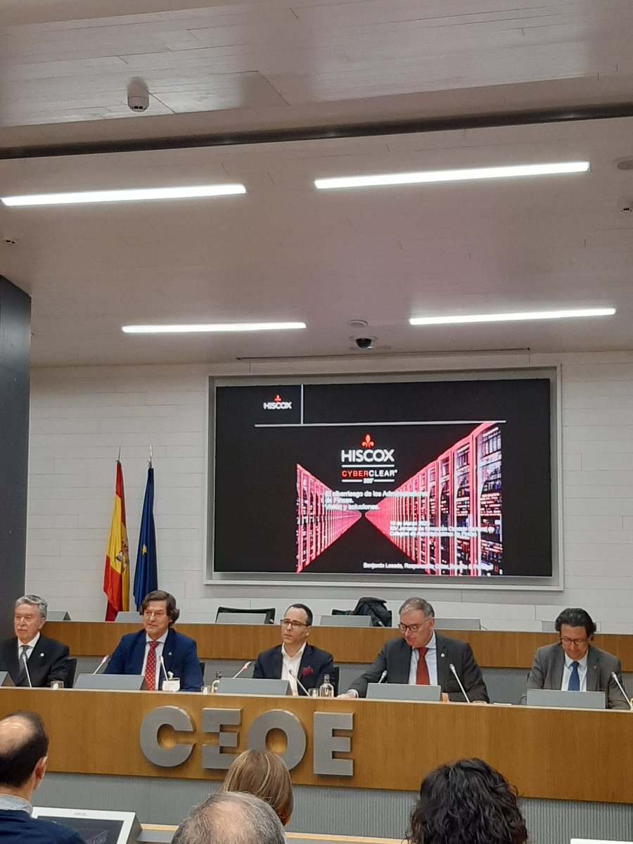CafCantabria's tweet photo. XIV Jornada de Formación Manuel Roberto para miembros de Juntas DE Gobierno @AlbertoRCT presenta a Benjamin Losada ciberriesgo visión y soluciones @juansanudo @sfl4444 @_javierdelahoz_ @juan_sanudo https://t.co/jIxXjednsX