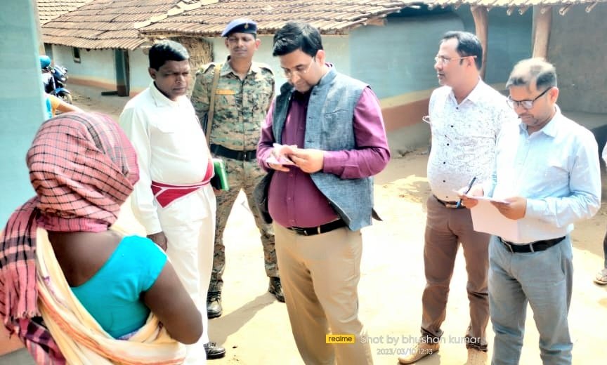 जन वितरण प्रणाली दुकानों के निरीक्षण के दौरान उपस्थित लाभुकों से भी फीडबैक लिया कि उन्हें ससमय और उचित मात्रा में खाद्यान्न मिल रहा या नहीं।
<a href="/JharkhandCMO/">Office of Chief Minister, Jharkhand</a> 
<a href="/prdjharkhand/">IPRD Jharkhand</a>