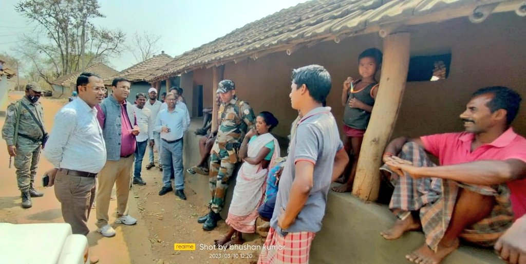 dcpakur's tweet photo. जन वितरण प्रणाली दुकानों के निरीक्षण के दौरान उपस्थित लाभुकों से भी फीडबैक लिया कि उन्हें ससमय और उचित मात्रा में खाद्यान्न मिल रहा या नहीं।
@JharkhandCMO 
@prdjharkhand https://t.co/UvTR8qIzxs