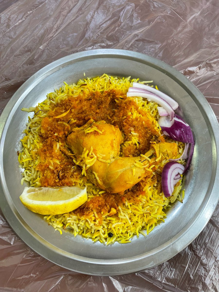 waledOTB's tweet photo. مطعم قلعة الجبيل في الروضه 
عندهم ألذ برياني بحريني 
نصيحه اذا جاء يغرف لك خله يكثر المرقه فوق الدجاج 😋
ربع حبة دجاج برياني ب 12 ريال
نص حبة دجاج برياني ب 20 ريال
طبعا عندهم مندي حساوي له نكهة خاصة والرز فيه رائحة التدخين وأيضاً عندهم كبسة حساوية و اسماك وغيرها، لكن أكثر شي عجبني البرياني البحريني كان ألذ شي👌🏻
📍مطعم قلعة الجبيل
011 240 1500
https://t.co/cEbKLsgjJR