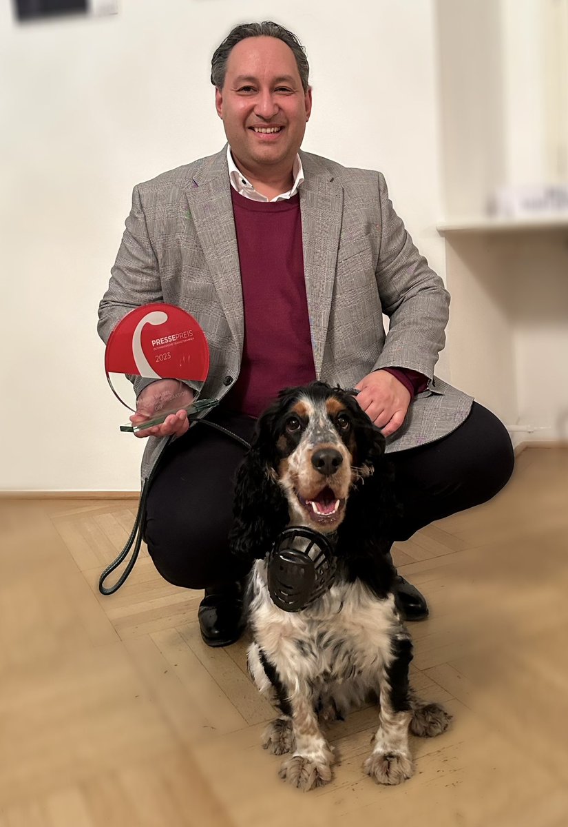 markuswaibel's tweet photo. Gestern Abend Verleihung der Pressepreise der Tierärztekammer. Ausgezeichnet u.a. ORF-KollegInnen G. Kampelmüller, C. Nigl, R. Hagelkrys und ich für eine #Konkret-Geschichte über Haustierversicherungen. Ideengeber: Unser Tassilo, der gestern seinen 2. Geburtstag feierte. #ORF https://t.co/8H4QSC8vhz