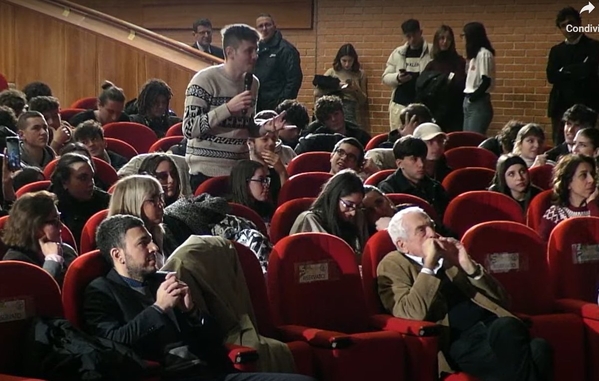 UnistemYesNa's tweet photo. @Unistem2023 a Napoli sono con noi circa 600 studenti delle scuole secondarie di secondo II impegnati a scoprire assieme ai nostri relatori i segreti della ricerca scientifica sulle staminali @UninaIT @OrientaUnina #STEM #Students #ricerca #divulgazione #unistem2023 #unistemday https://t.co/eEdPTwSbA0