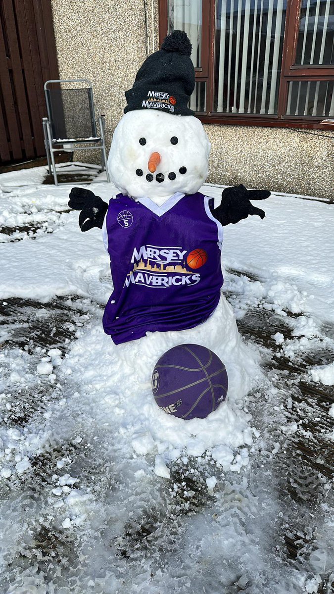 MAVS SNOWMAN COMPETITION 

Entry Number 3… even our coaches are getting involved with this one.

#mavsmentality #snowman #snowday #basketball <a href="/bballengland/">Basketball England 🥇🥈</a> 💪💜🏀