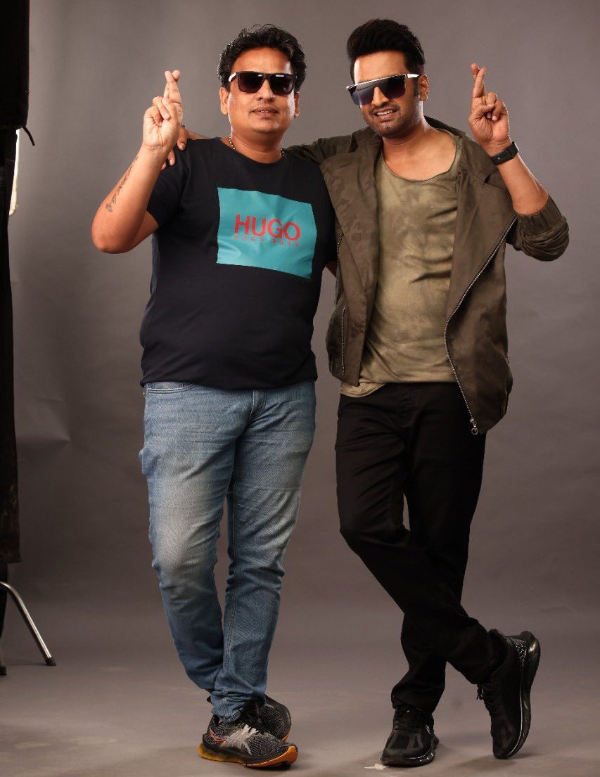 Mani_Kandan_Dpi's tweet image. On behalf of the Dharmapuri district leadership, our heartiest birthday wishes to #Prashantraj 😊 sir, the successful director of the film #Kick, who is soon to appear in the role of our brother #Santhanam...🎉🎂

@iamsanthanam
@iamprashantraj
@Dharumapuri_Sfc @its_SantaFanBoY