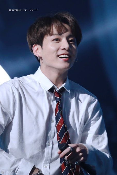 ㅐ플워치를 사서 친구들이랑 어떻게 하면 심박수가 올라가나 이러고 있는데

-너 전정굯 좋아하잖아.걔 생각해봐

"야..!! 쉿!"

-진짜 올라갈껄?"

"설마?진짜 걔 생각 하면 심박수가 올라갈까?

근데 바로 뒤에서 목소리가 들려왔다.그것도 아주 익숙한

"누구 생각하면 심박수 올라가는데?"