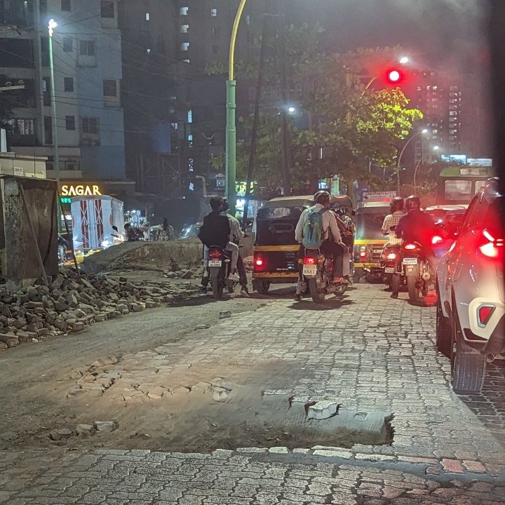 QueenofThane's tweet photo. Such a big pothole at Kasarvadavli naka. @TMCaTweetAway @MMRDAOfficial waiting for mishaps? #thane #mumbai https://t.co/EkDmxuJgGJ