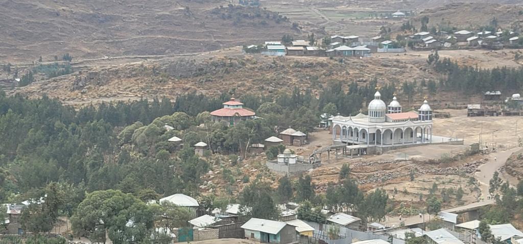ProfKindeya's tweet photo. Quick shots of the town of #Adishihu at the foothill of Mountain Emba-alaje እምባአላጀ #Tigray ከተማ ዓዲሽሑ ፦ ደቡብ ትግራይ The newly built cathedral is so magnificent. #History #Landscape #Tourism https://t.co/WWxY8DPZey