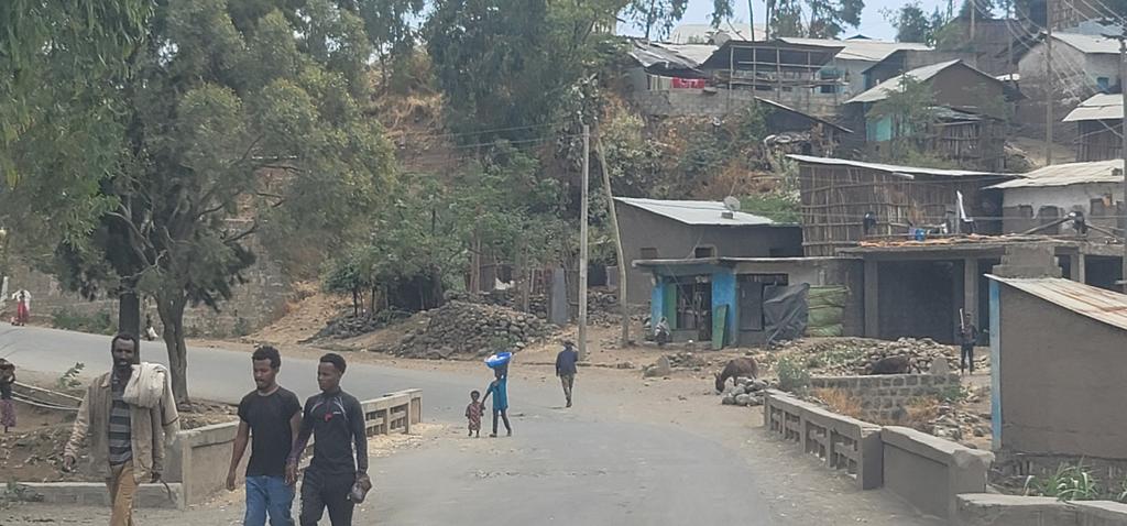ProfKindeya's tweet photo. Quick shots of the town of #Adishihu at the foothill of Mountain Emba-alaje እምባአላጀ #Tigray ከተማ ዓዲሽሑ ፦ ደቡብ ትግራይ The newly built cathedral is so magnificent. #History #Landscape #Tourism https://t.co/WWxY8DPZey