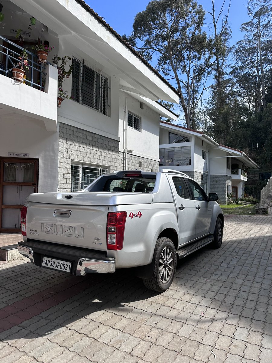 VikramGour's tweet photo. Always a good day with this machine! Just the right machine to tackle #Kodai in style! @IsuzuIndia @motorscribesind @khan1970 #Dmax https://t.co/y5WQGfyRAm