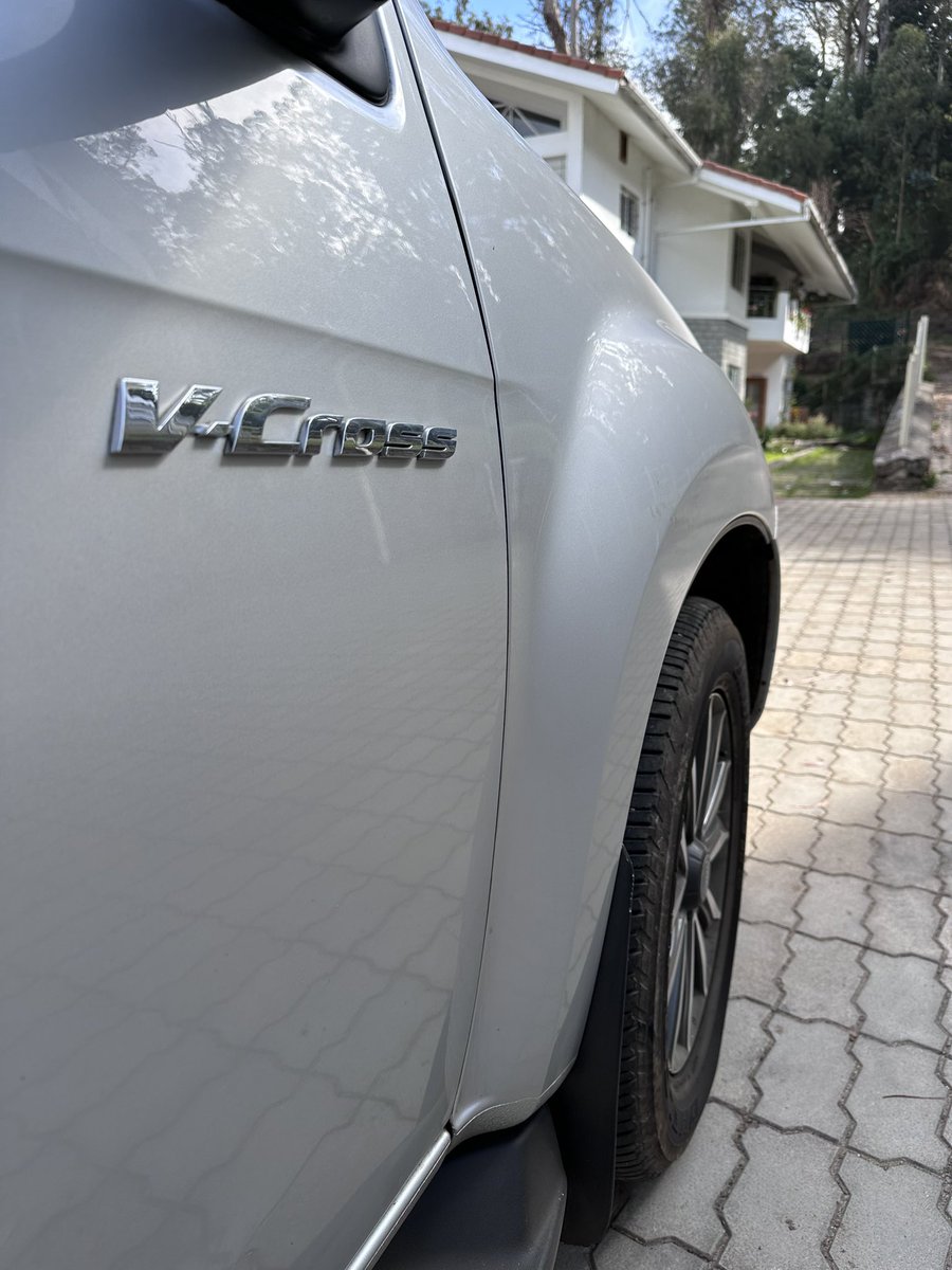 VikramGour's tweet photo. Always a good day with this machine! Just the right machine to tackle #Kodai in style! @IsuzuIndia @motorscribesind @khan1970 #Dmax https://t.co/y5WQGfyRAm