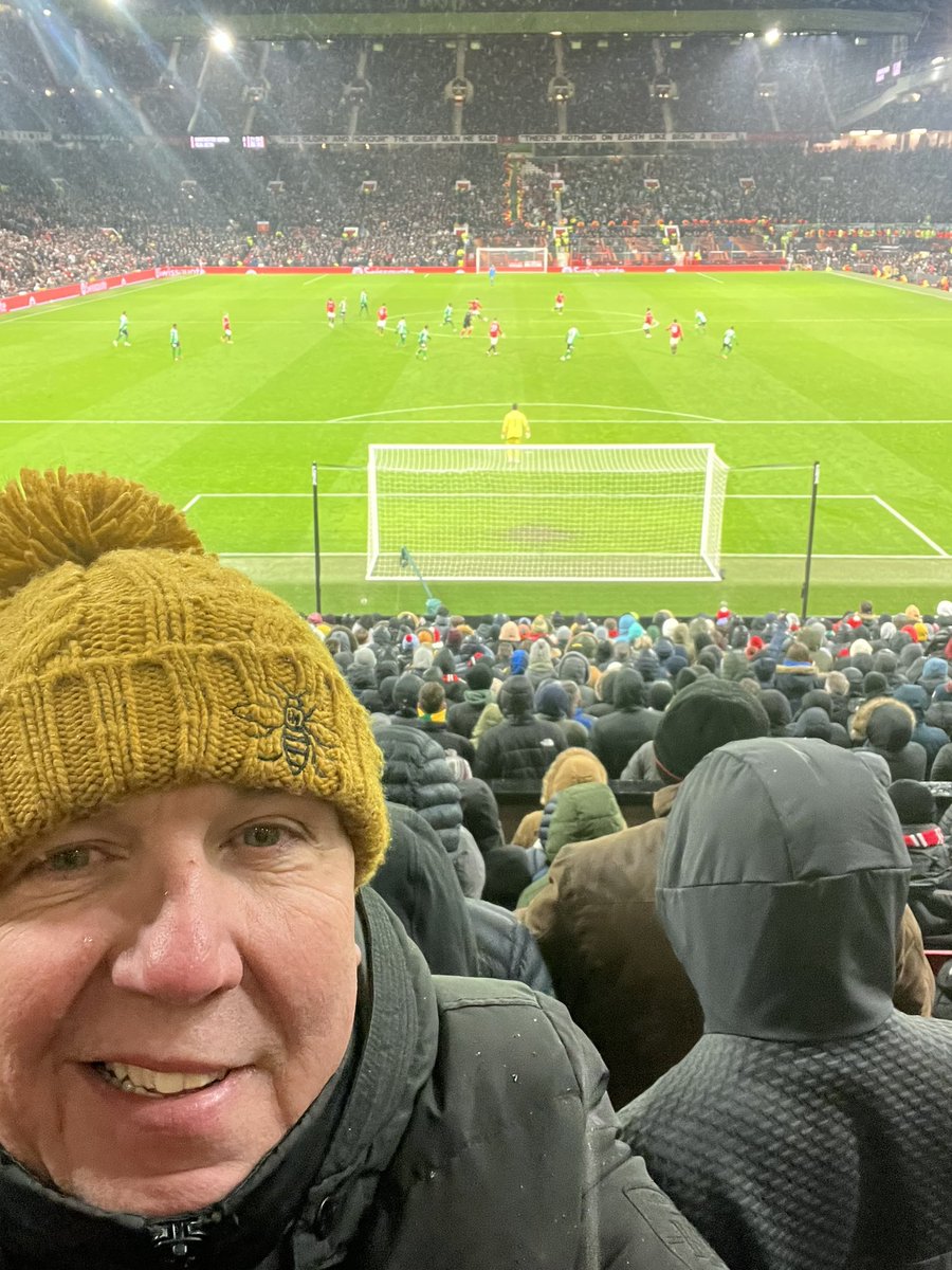 waynejones08's tweet photo. Coldest night I can remember but great result.  The yellow hat keeps delivering 🫰 https://t.co/0l3wyUDQJ1