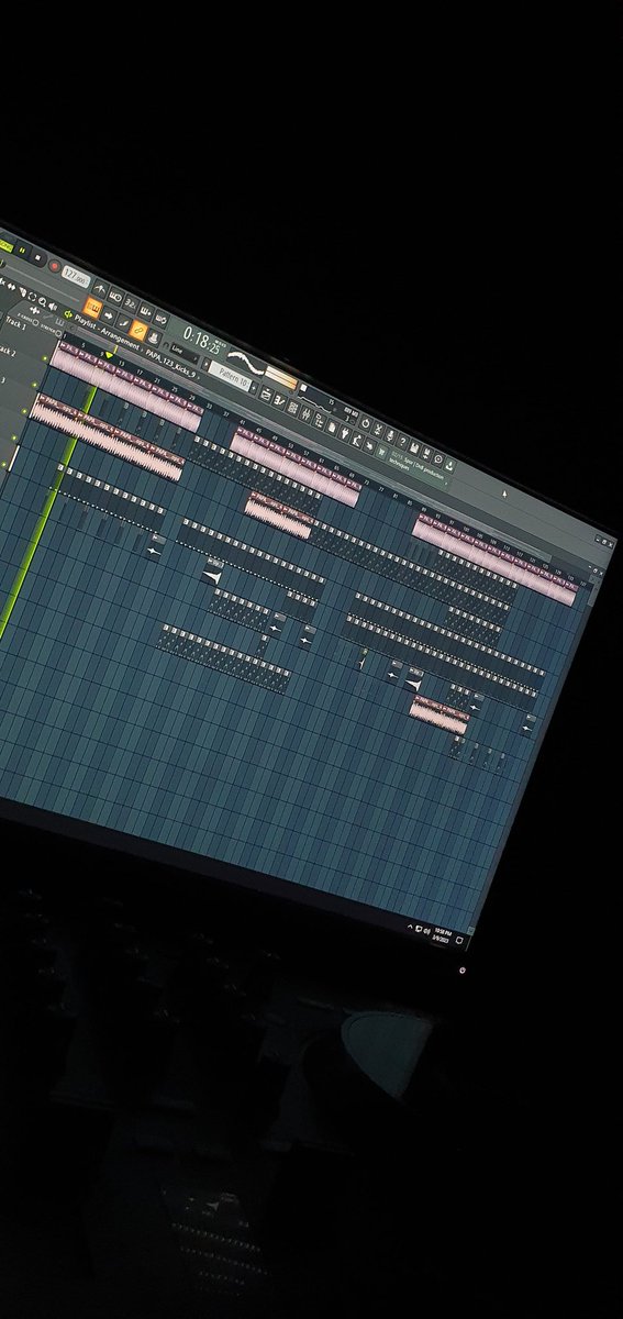 Creating music is a kind of blessing 🎹🎧🎵🔥
#creating #music #creatingmode #createart #musicart #dj #musicproducer #djpro #flstudio #flstudioproducer #housemusicdj #artispowr #artismiracle #musicislove #musicislife #musicisoxygen #musiciseverything #lovethis #flstudio20 #daw ✊🏻