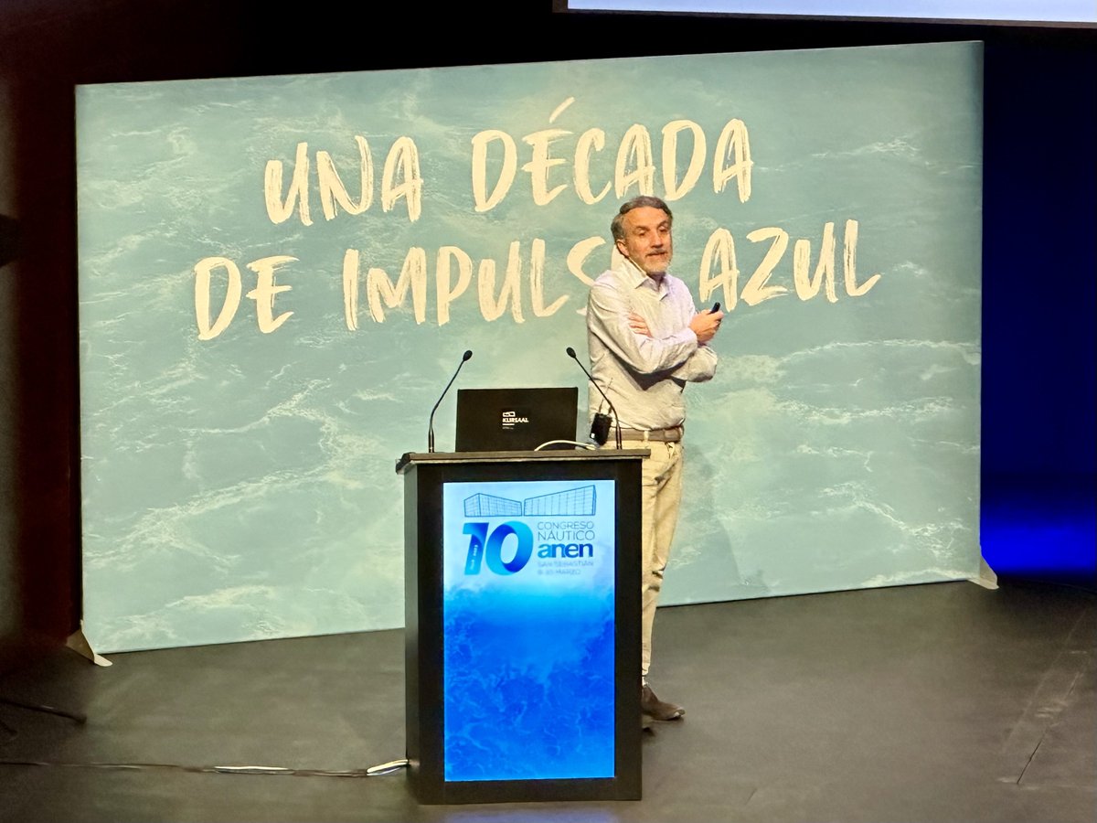 Buenísima la conferencia de <a href="/carfergue/">carfergue</a> –anterior responsable de redes sociales de <a href="/policia/">Policía Nacional</a> y actual de <a href="/iberdrola/">Iberdrola</a>– en el Congreso Náutico de <a href="/anen_nautica/">ANEN</a>.