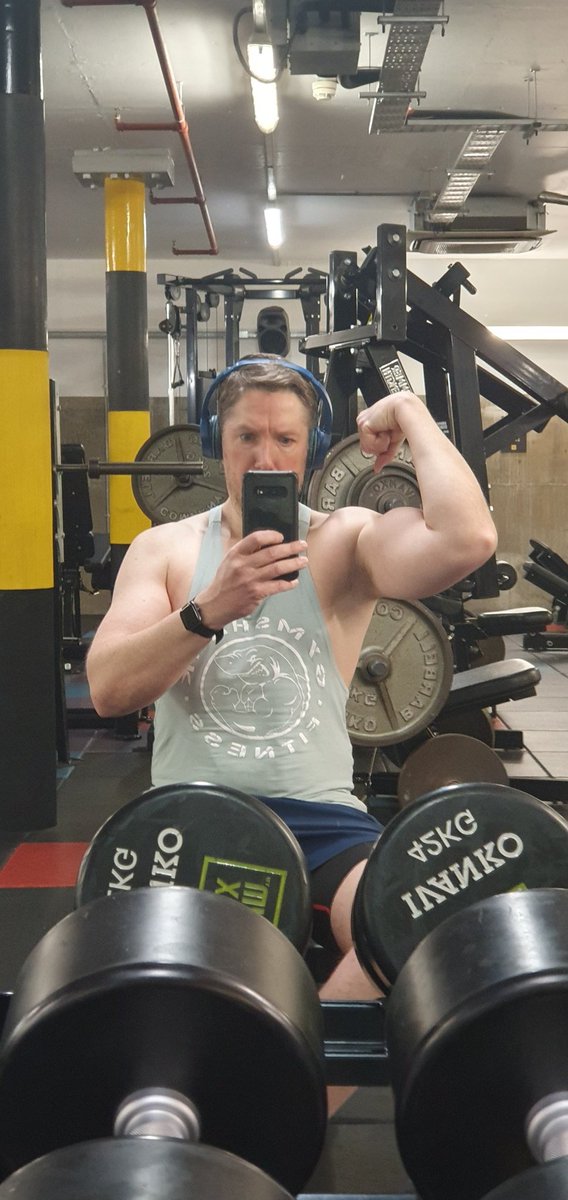 GavinWi79234383's tweet photo. And we have made it to #FlexFriday hoorah ๐ช good #back and #arms session #bodybuilding #muscles #pumped #bigbiceps #biceps #fitguy #guyswholift #guyswithmuscles #fitness #ProjectGetHuge2023 #gethuge #swoleisthegoal #TeamVikingMuscle #teamletsgethuge #gymbox #gymboxbank https://t.co/gmOouMoZsI