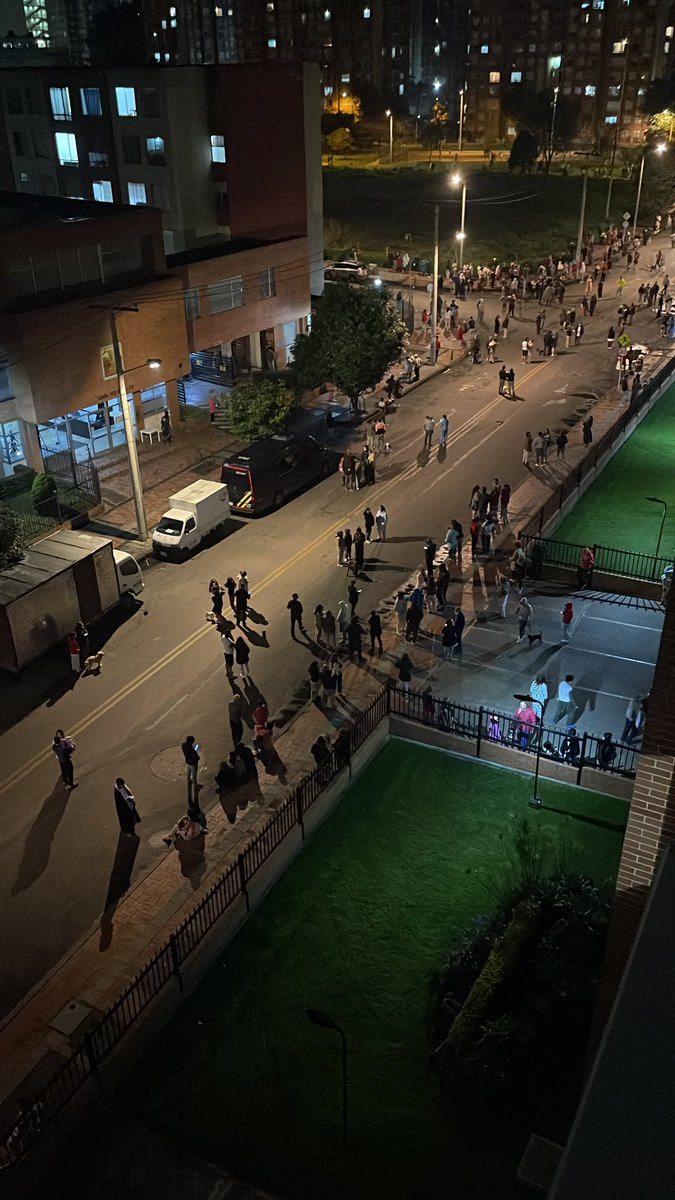 ogutimo's tweet image. ¿Y cómo están los vecinos de pijamas? Acá los míos…