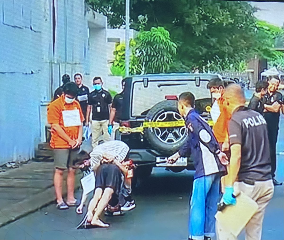 Setan pun terbelalak dan tercengang melihat keangkuhan Dandy anak orang kaya ini. Ada manusia yg menyainginya. Semoga anak2 keturunan kita, saudara2 kita dijauhkan dari kelakuan Dendy dkk dan terhindar dari korban keangkuhan mereka. Demikian juga ananda David segera sehat afiat.