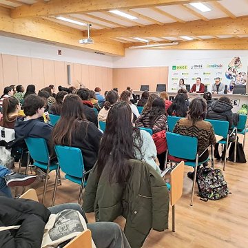 grupo_ssi's tweet photo. Alumnado de #Lanberri visita la sede de @ONCE_oficial para conocer, de primera mano, cuáles son las necesidades de las personas con dificultades visuales.
Con el apoyo de @BizkaiaSocial
📌Silver Economy Eskola #SEEK #Meatzaldea #Ezkerraldea #GrupoSSI #reskilling #upskilling https://t.co/jgAjVJLbAM