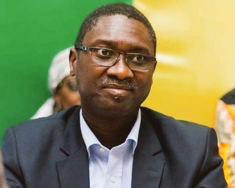 PatrioteResiste's tweet photo. Quand Ismaïla Madior dit : « Quand des individus violent la loi, on les arrête », je me demande s'il est indivudu?
￼
Et quand il continue en disant : « Je crois savoir qu’un état c’est le respect des droits fondamentaux », là je me demande s'il est dans un État?
#JusticeDaaJeeng https://t.co/HX7pzjQDAT
