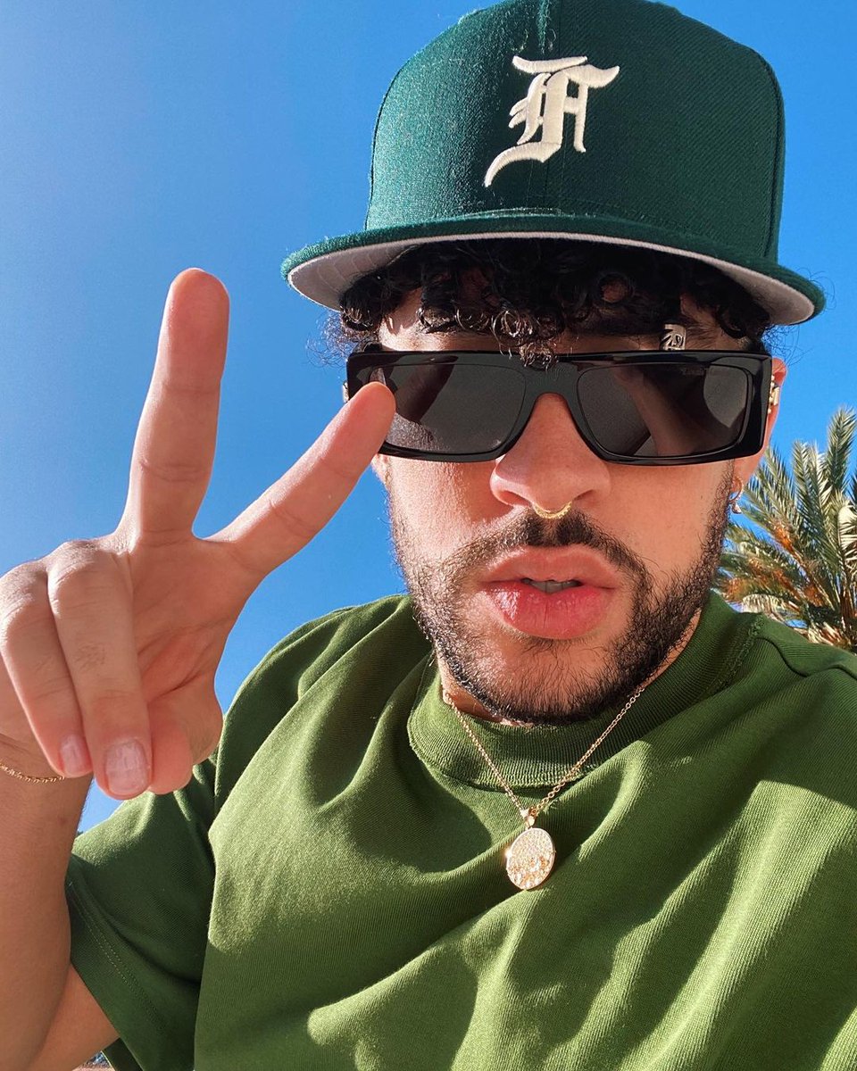 badbunny_news's tweet photo. ¡Hoy es el cumpleaños #29 de Bad Bunny! 
El artista más grande del mundo entero cumple un año más de vida. Te agradezco por tu música, por los sentimientos y emociones que creas en nosotros, perreando, llorando o simplemente siendo TÚ MISMO. Te amo puñeta. ❤️🎉🐰 https://t.co/5a17PmVbpz