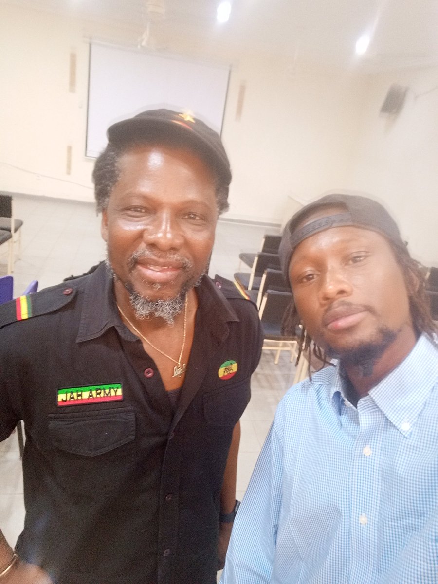 newvib's tweet photo. Le 3 mars en marge du FESPACO, l'artiste africain international Didier Awadi lançait son nouveau album "
Quand on refuse on dit non on" la conférence de presse c'est ténu au centre de presse Norbert Zongo à Ouagadougou à la présence de ses amis activistes burkinabè. https://t.co/sVBjNeHPl5