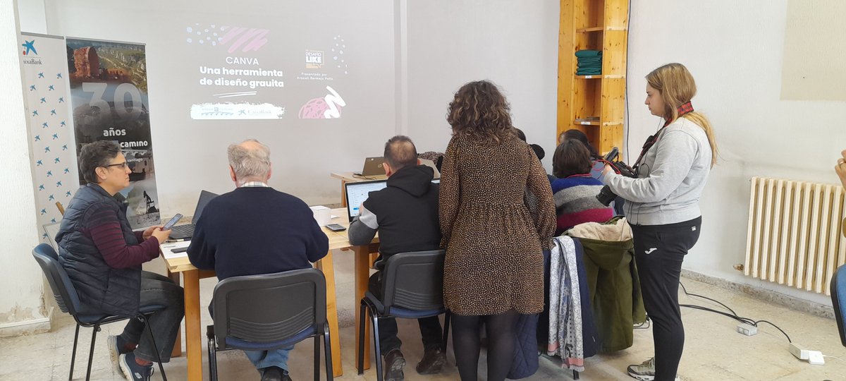 ➡️ En el segundo taller, <a href="/AraceliBermejoP/">Araceli Bermejo Peña</a> nos enseñó el funcionamiento de “#Canva, una herramienta de #diseño gratuita”.

💪 Fue una jornada muy productiva, ayudando a emprendedores del mundo rural a darles algunas claves para potenciar sus #negocios