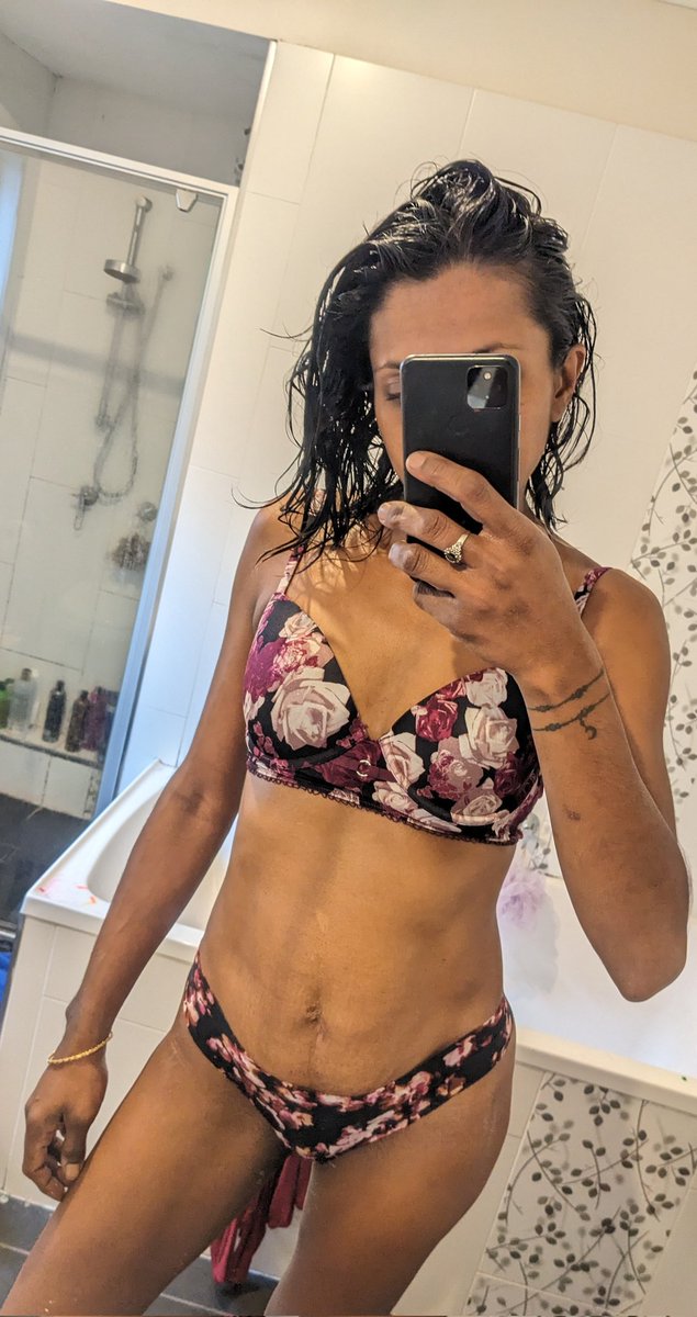 Me undies match dem titty holders!
Been awhile twitter...
Hope y'all have a proper lit weekend 🤘🏾💚💃🏾