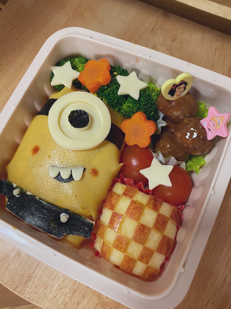 WARABE0506's tweet photo. お弁当作るの苦手。
作った回��も両手で事足りるほど。
料理も得意じゃない。
けど娘に喜んでほしくて夜中までYouTubeで調べて更に早起きして、、、
遠足から帰ってきた娘は
〇〇ちゃんみたいなお弁当が良かった〜と。
母なりに頑張ったんやけどなー🥲
ショックやったなー。
しゃーないけど🥲 https://t.co/if4BrhJXEH