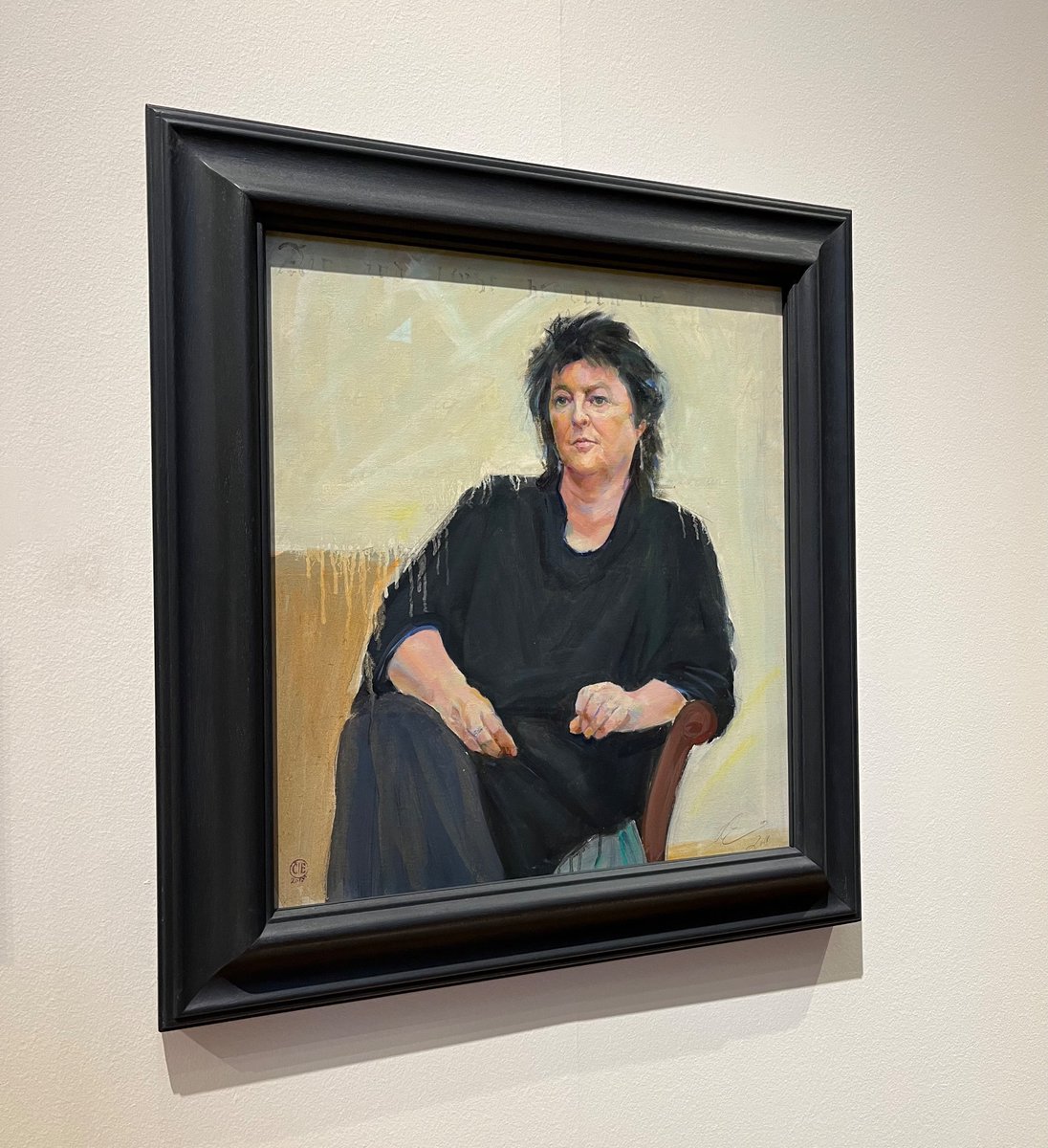 houchin_liz's tweet image. The poet Carol Ann Duffy says to write poetry is ‘to excavate truth from silence.’

This portrait of her by Clae Eastgate can be found in the Scottish National Portrait Gallery in Edinburgh. 

#FarAfield @ByLeavesWeLive @poetryireland @artscouncil_ie