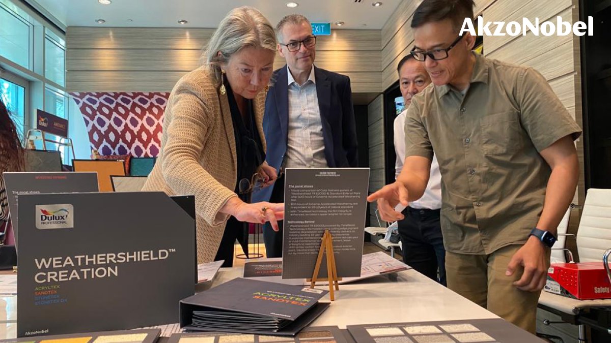 AkzoNobel's tweet photo. Pleased to welcome the Dutch Ambassador to Singapore @Anneke_Adema to two of our sites this week. A great opportunity to share how our products are contributing to Singapore’s strong focus on sustainability. 

#PeoplePlanetPaint #Sustainability #AkzoNobel #Dulux https://t.co/fa2Rr1vsqi