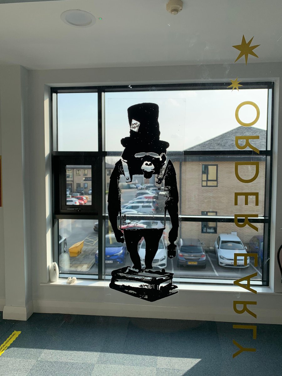 ThinkAmbientFR's tweet photo. Notre produit ECO-SKINZ est resté plus de cinq mois dans la vitrine de l’exposition James McQueen de Castle Fine Art à Manchester. 
Essayez-le par vous-même, demandez des échantillons gratuits en cliquant sur le lien suivant : https://t.co/Z73GSpFiYx https://t.co/rrFVdNNcb6