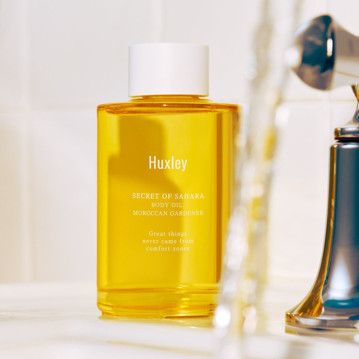 huxley_th's tweet photo. I  #Body_Oil

ออยล์เนื้อบางเบาและดูดซึมเข้าสู่ผิวได้อย่างรวดเร็ว ไม่เหนียวเหนอะหนะ ด้วยกลิ่นหอมอ่อน ๆ อันสดชื่นเป็นเอกลักษณ์เฉพาะของ HUXLEY

𝗕𝗼𝗱𝘆 𝗢𝗶𝗹 ; 𝗠𝗼𝗿𝗼𝗰𝗰𝗮𝗻 𝗚𝗮𝗿𝗱𝗲𝗻𝗲𝗿 

✨ดีลเด็ด BODY LINE ลด 15%✨

📌ช้อปได้ที่ HUXLEY POP UP STORE @ SIAM CENTER ชั้น G https://t.co/BaU8wqrYxF