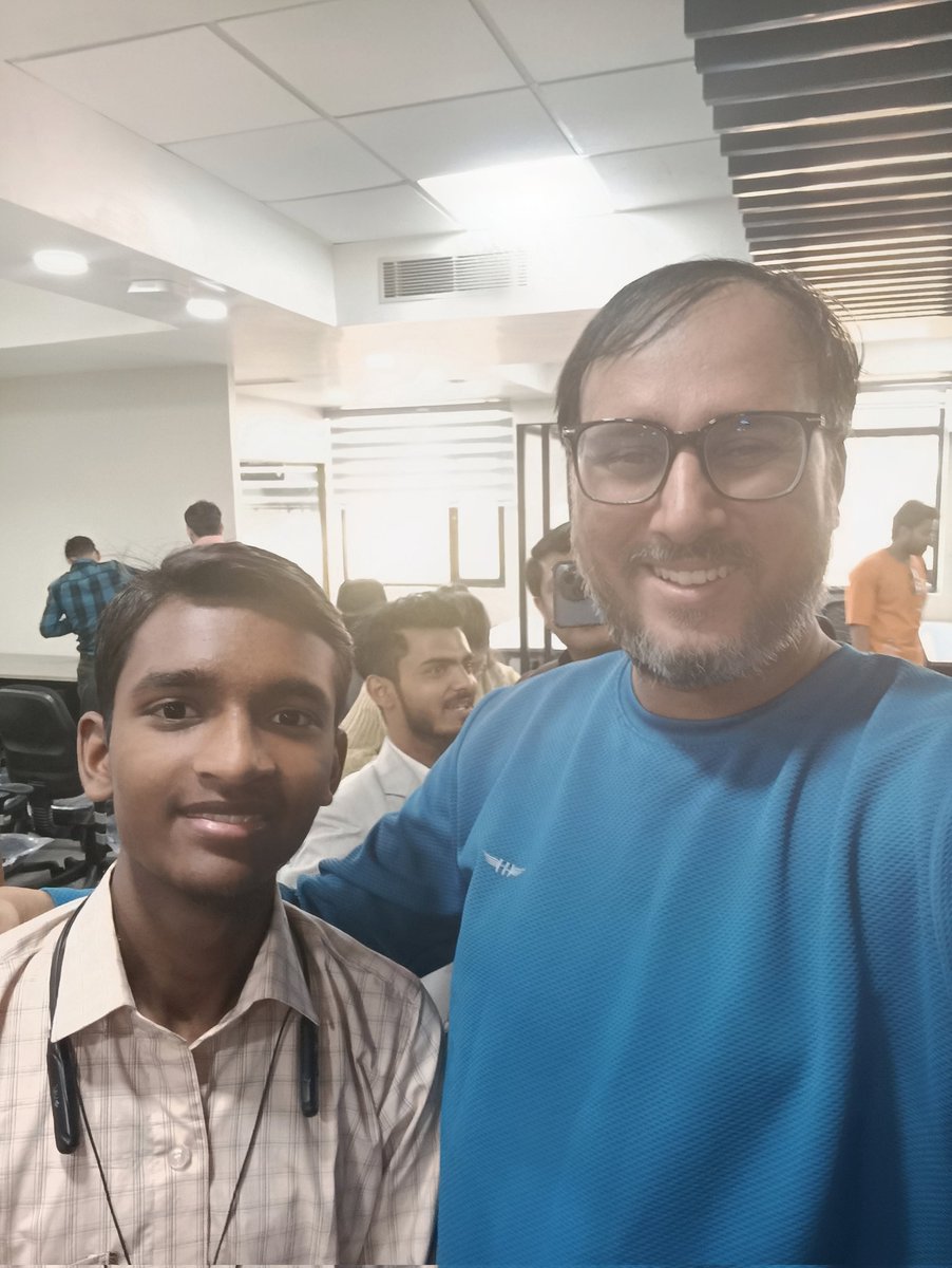 Karan_finobadi's tweet photo. It was a pleasure to meet @realarbabusmani , the founder of @uppskilledu and a @JoshTalksLive speaker. I learnt a lot from our conversation and I'm #grateful for the #opportunity to have met him. 😇
#finobadi #recycleman https://t.co/IQ6Ac99T9b